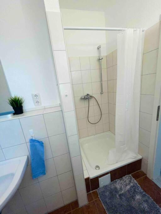 Schoenes Bungalow, Check-In Kontaktlos, Zentral Дуйсбург Екстериор снимка