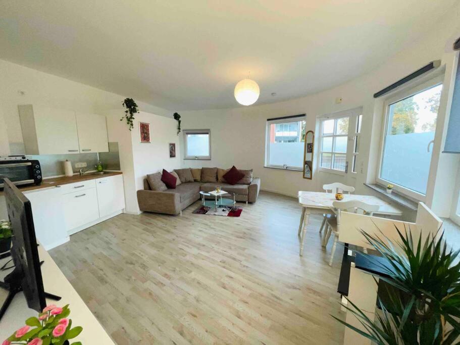 Schoenes Bungalow, Check-In Kontaktlos, Zentral Дуйсбург Екстериор снимка