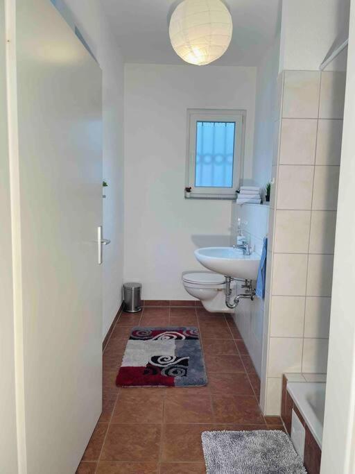 Schoenes Bungalow, Check-In Kontaktlos, Zentral Дуйсбург Екстериор снимка